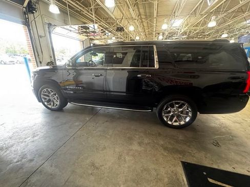 Used 2020 Chevrolet Suburban Premier w/ Max Trailering Package AWD/4WD image 4