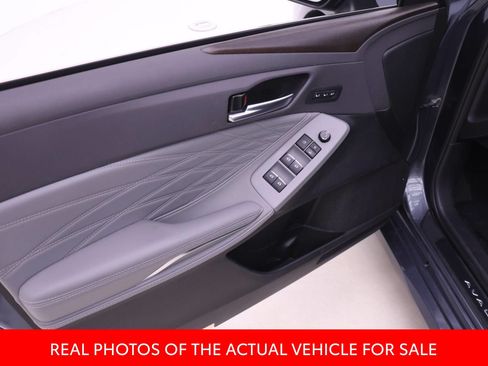 Certified 2019 Toyota Avalon Limited w/ Advanced Safety Package FWD image 9