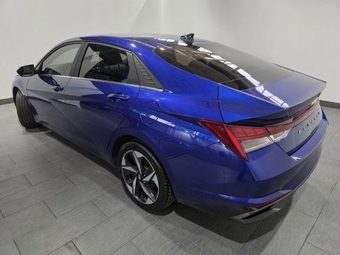 Used 2022 Hyundai Elantra SEL w/ Convenience + Premium Package image 3