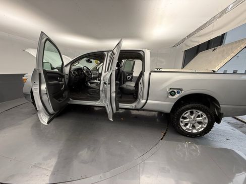 Used 2017 Nissan Titan SL image 18