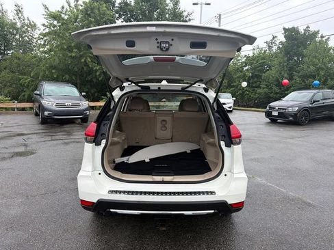 Used 2017 Nissan Rogue SV FWD image 13