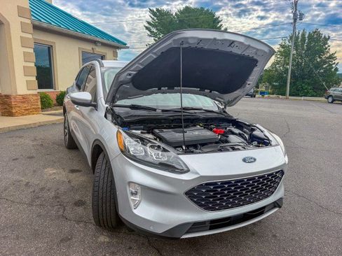 Used 2020 Ford Escape Titanium AWD/4WD image 24