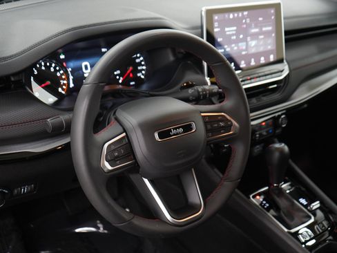 Used 2025 Jeep Compass Trailhawk AWD/4WD image 20
