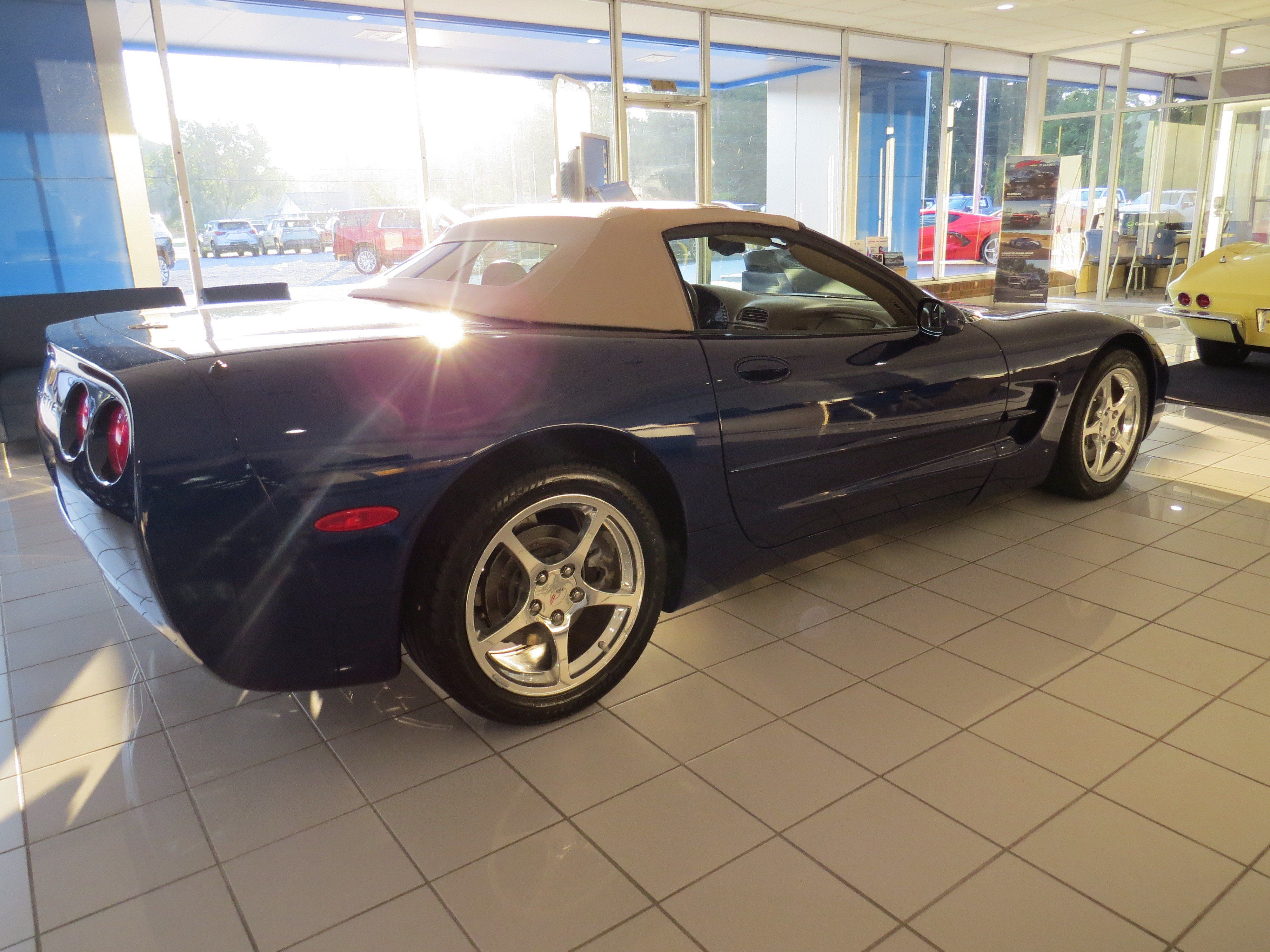 Used 2004 Chevrolet Corvette Convertible w/ Preferred Equipment Group RWD image 5