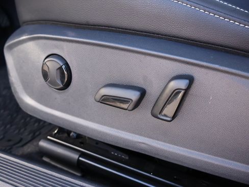 Used 2024 Volkswagen Jetta SE image 9