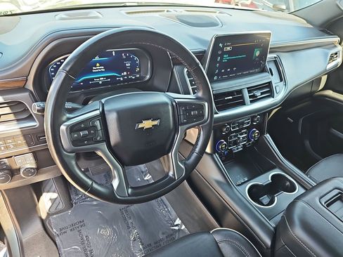 Used 2023 Chevrolet Suburban Premier image 16