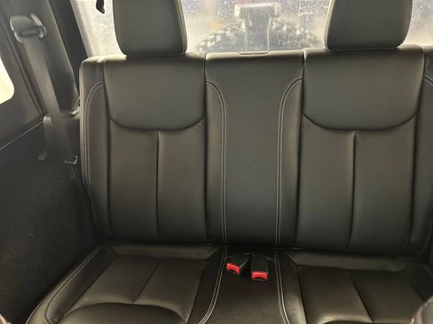 Used 2017 Jeep Wrangler Rubicon image 13