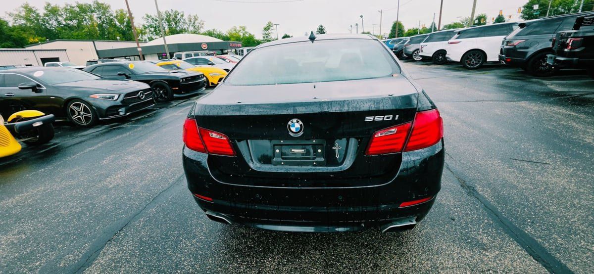 Used 2012 BMW 550i xDrive Sedan AWD/4WD image 4