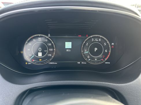 Used 2022 Jaguar E-PACE SE image 23