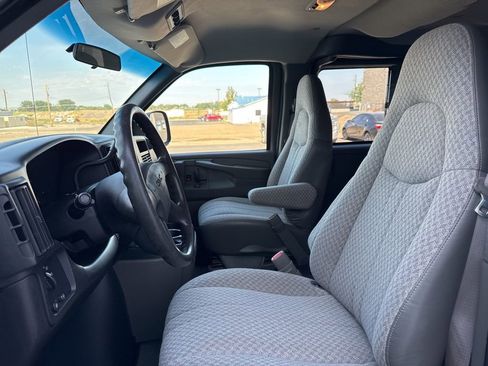 Used 2003 GMC Savana 1500 Passenger w/ Sle Preferred Equipment Group image 11