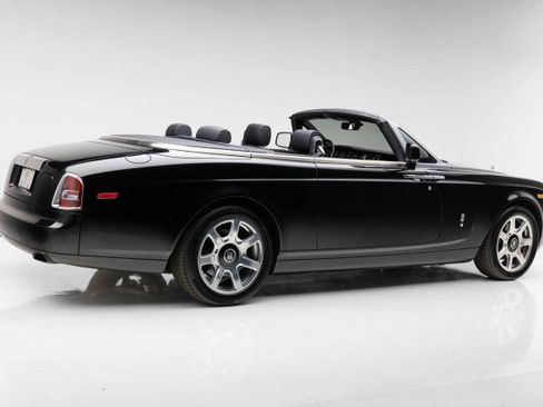 Used 2014 Rolls-Royce Phantom Drophead Coupe RWD image 35