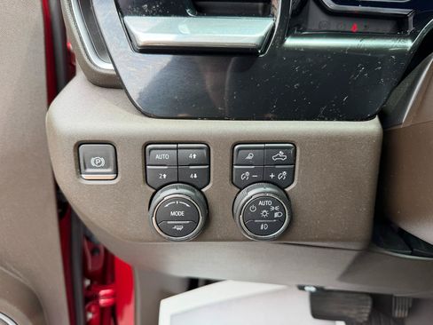 Used 2024 Chevrolet Silverado 1500 LTZ AWD/4WD image 27