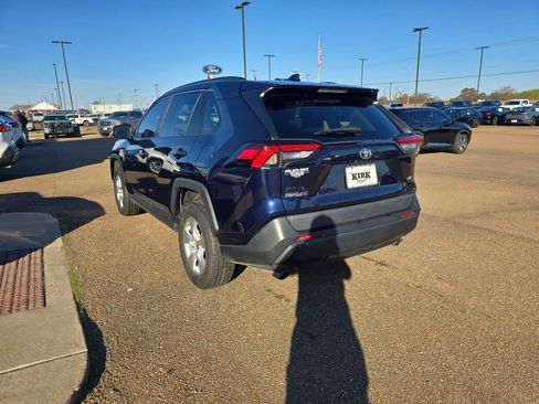Used 2021 Toyota RAV4 XLE image 9