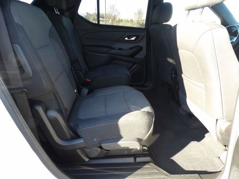 Used 2023 Chevrolet Traverse LT image 12