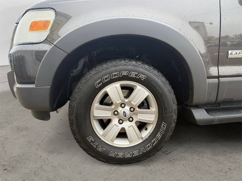 Used 2006 Ford Explorer XLT image 14