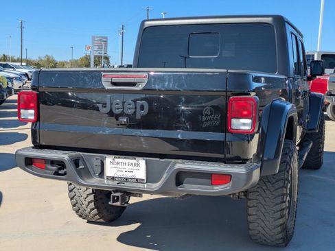 Used 2022 Jeep Gladiator Willys image 3