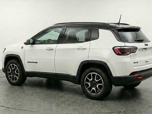 Used 2025 Jeep Compass Trailhawk AWD/4WD image 6