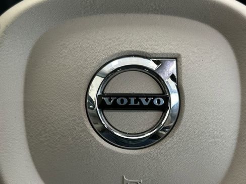 Certified 2023 Volvo XC60 B5 Plus w/ Climate Package image 28