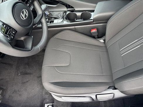 New 2025 Hyundai Elantra SEL image 4