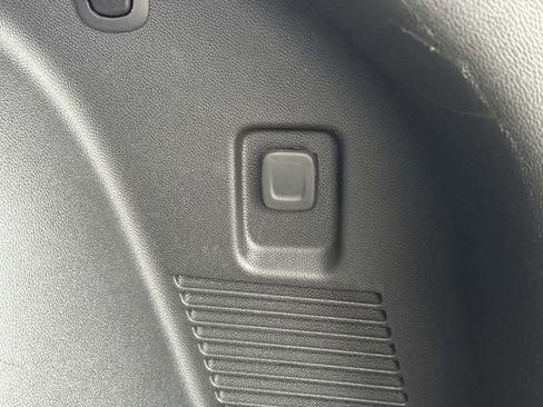 Used 2025 Chevrolet Blazer RS FWD image 23