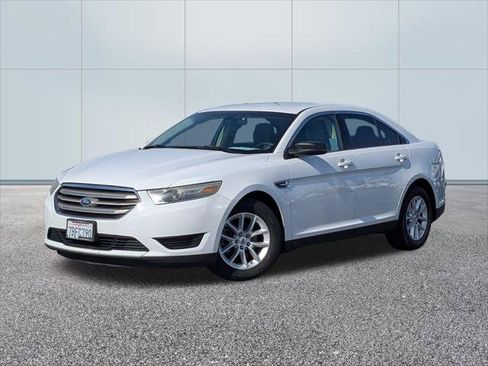 Used 2014 Ford Taurus SE image 1