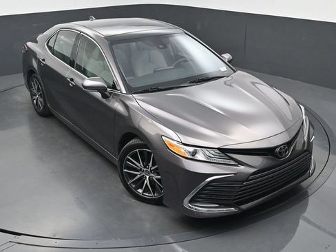 Used 2021 Toyota Camry XLE FWD image 35