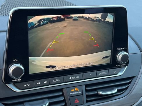 Used 2025 Nissan Altima 2.5 SV image 19