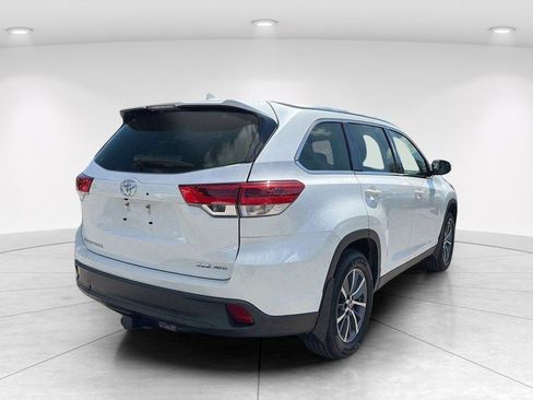 Used 2019 Toyota Highlander XLE image 4