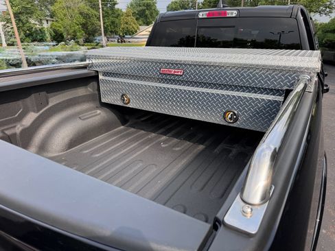 Used 2022 RAM 1500 Laramie AWD/4WD image 2