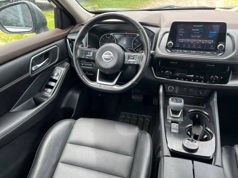 Certified 2022 Nissan Rogue SV w/ SV Premium Package AWD/4WD image 9