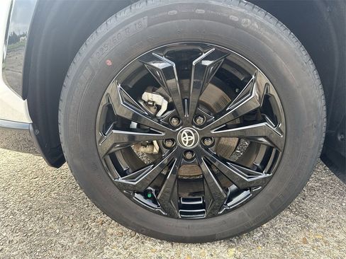 Used 2023 Toyota RAV4 SE image 12