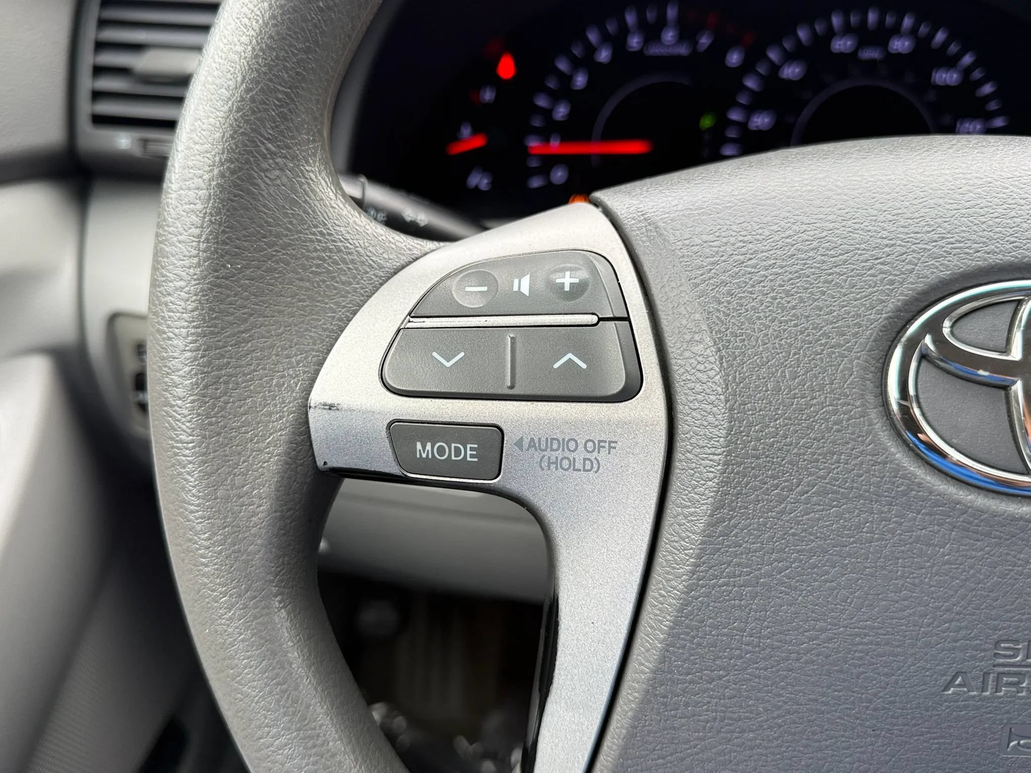 Used 2010 Toyota Camry LE FWD image 18