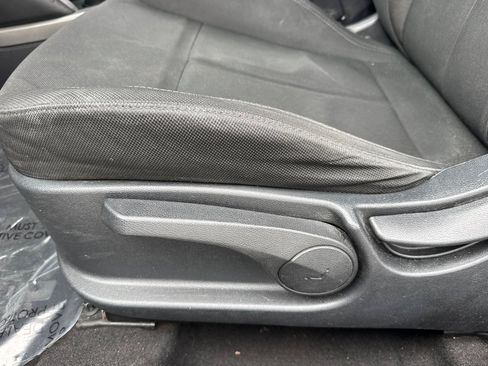 Used 2017 Hyundai Veloster FWD image 14
