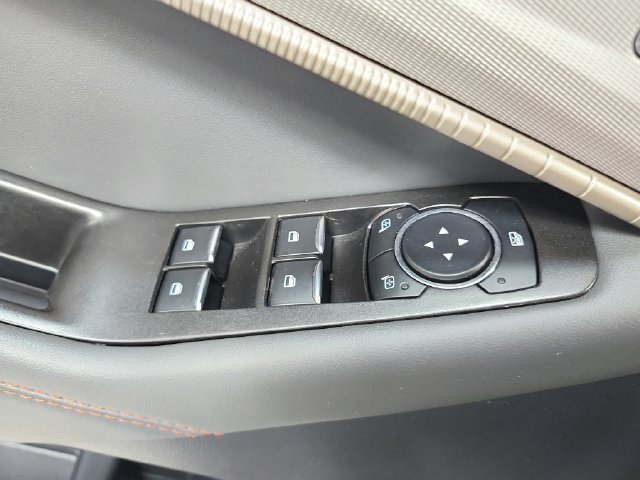 Used 2025 Ford Explorer Active AWD/4WD image 32