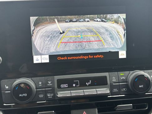 Used 2025 Toyota Grand Highlander XLE image 18