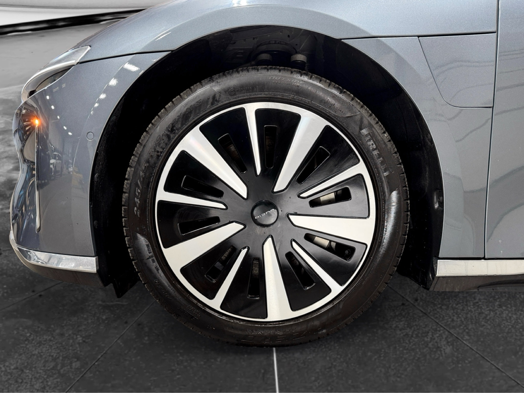 Used 2025 Lucid Air Touring AWD/4WD image 30