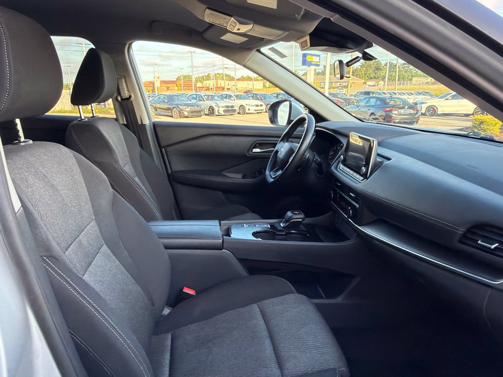 Used 2025 Nissan Rogue SV FWD image 26