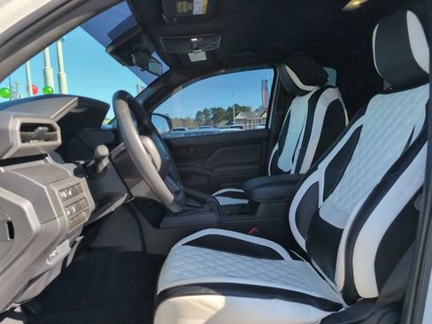 Used 2025 Toyota Tacoma SR image 13