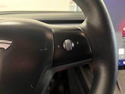 Used 2022 Tesla Model Y Long Range image 26