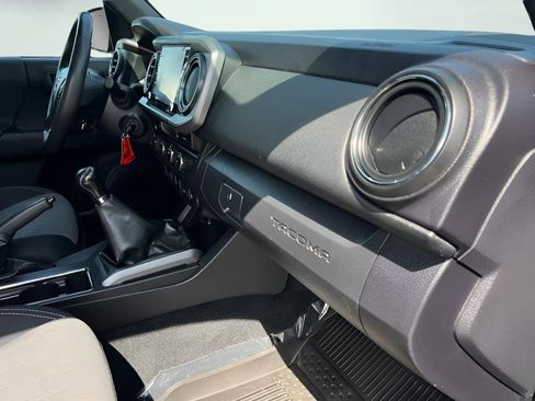 Used 2022 Toyota Tacoma TRD Sport w/ TRD Premium Sport Package AWD/4WD image 23