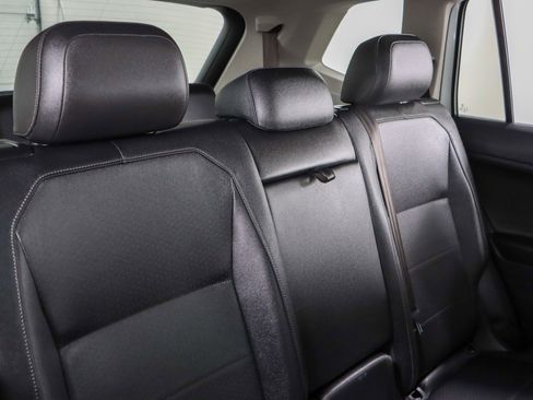 Used 2020 Volkswagen Tiguan SE w/ Panoramic Sunroof Package image 29