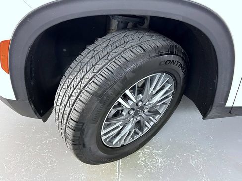Certified 2025 Chevrolet Traverse LT AWD/4WD image 25