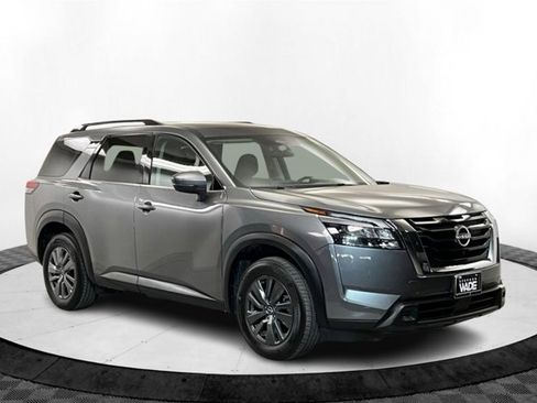Certified 2025 Nissan Pathfinder SV image 7