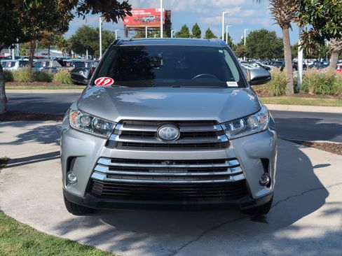 Used 2019 Toyota Highlander Limited Platinum AWD/4WD image 3