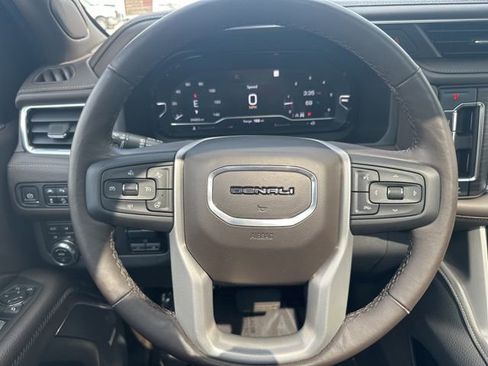 Used 2022 GMC Yukon Denali w/ Denali Ultimate Package AWD/4WD image 19