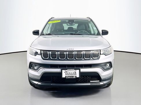 Used 2022 Jeep Compass Latitude w/ Convenience Group FWD image 2