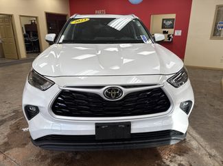 Used 2023 Toyota Highlander XLE video 2