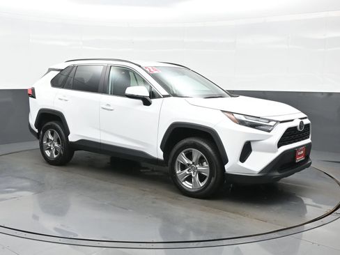 Used 2024 Toyota RAV4 XLE FWD image 8