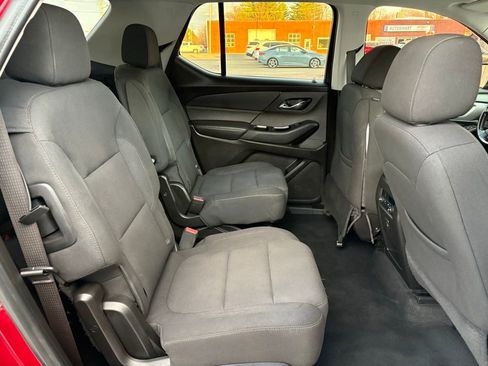 Used 2021 Chevrolet Traverse LT image 15