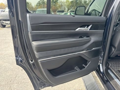 Used 2024 Jeep Grand Wagoneer Series II w/ Quick Order Packagew 28T image 30